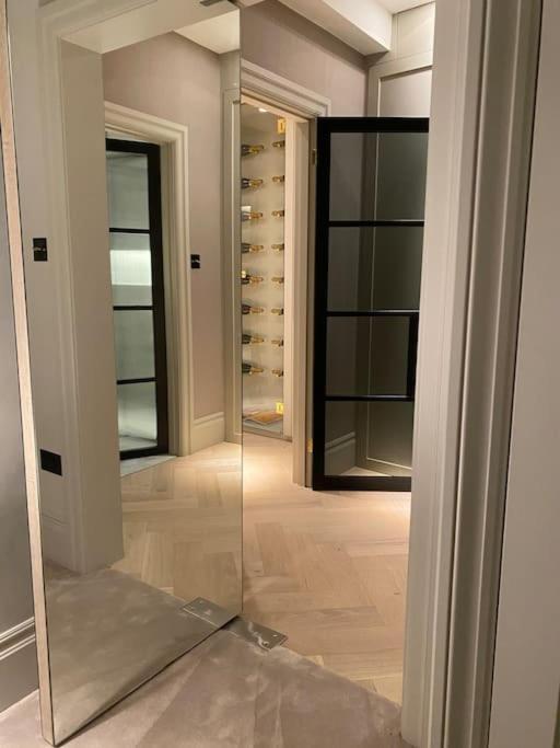 Luxury Georgian Apartment - 5 Minute Walk To Spa Бат Экстерьер фото