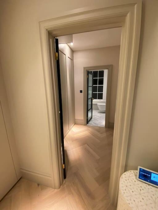 Luxury Georgian Apartment - 5 Minute Walk To Spa Бат Экстерьер фото