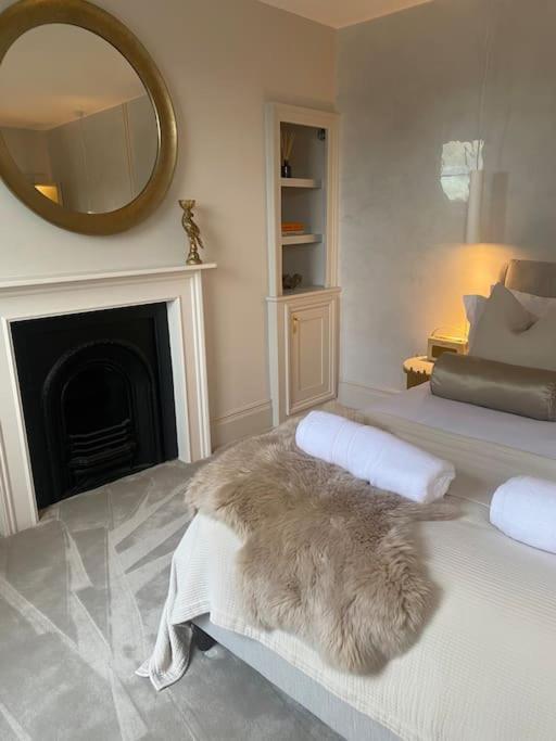 Luxury Georgian Apartment - 5 Minute Walk To Spa Бат Экстерьер фото
