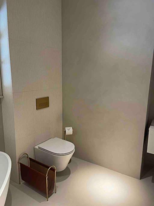 Luxury Georgian Apartment - 5 Minute Walk To Spa Бат Экстерьер фото